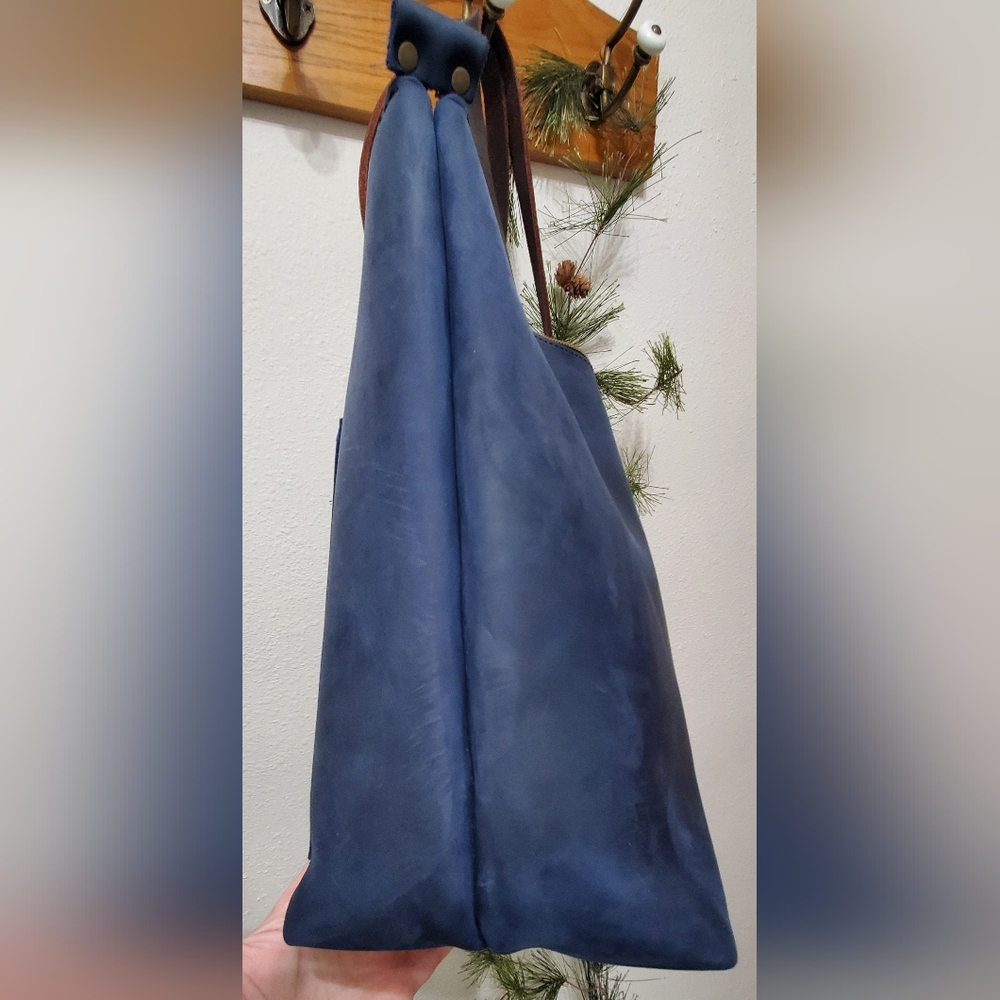 Portland Leather Deep Water Medium Tote - Picture 15 of 16